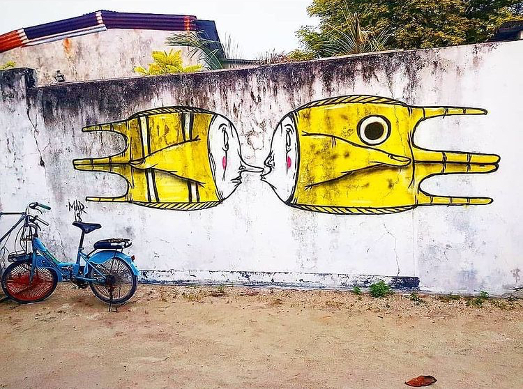 Gonçalo MAR Street Art Mural "Turista" Maldivas