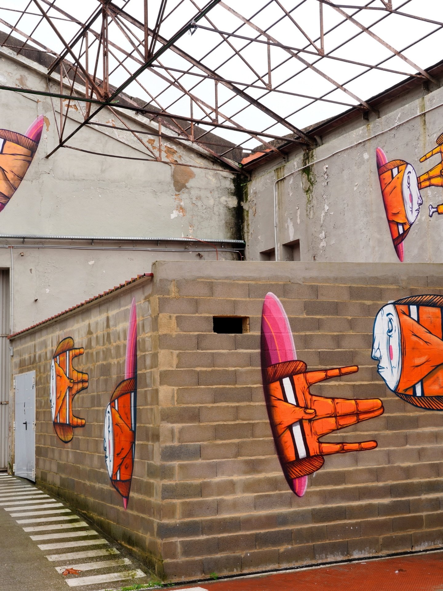 The completed "The turist Vortex" mural by Gonçalo MAR for the Walls That Matter project, curated and produced by Because Art Matters gallery in Marvila, Lisbon.