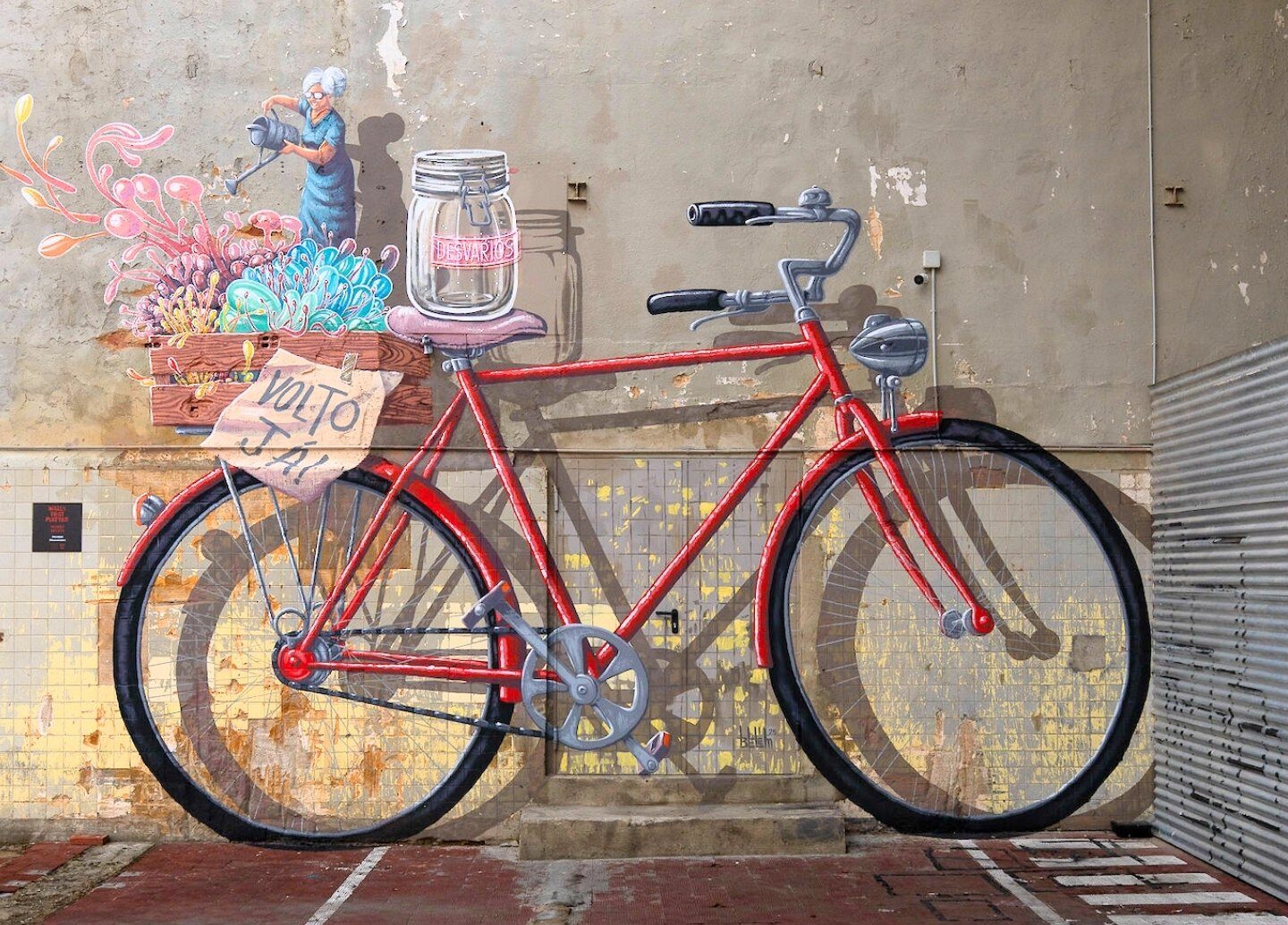 "A ginga do Alberto" Street art mural by Mário Belém for the Walls That Matter project, curated and produced by Because Art Matters gallery in Marvila, Lisbon.