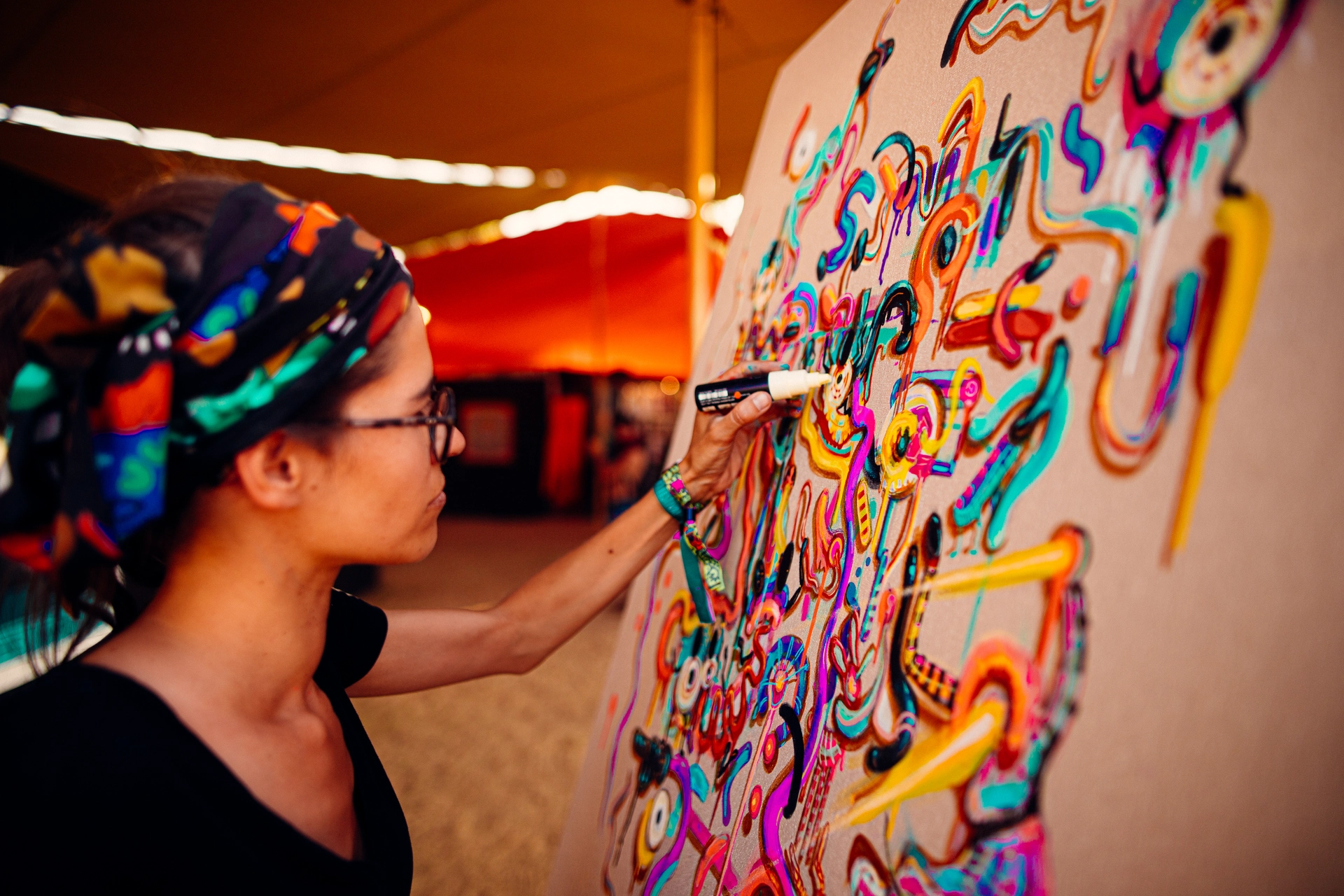 Close-up of Rita Ravasco live painting at the Envisionary Art Lounge, Boom Festival 2023 curated by because art matters